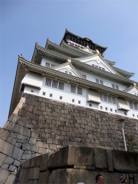 E:大阪城天守閣石垣の被弾跡画像